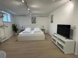 Souterrainwohnung-Perfekt für 2-4! Flughafen Küche