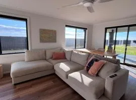 SWELL - A modern escape by the sea!