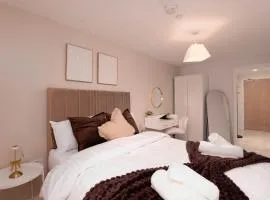 Leeds Dock Luxury Escape, Sleeps 8 With Free Parking