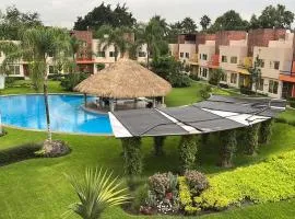 Family Home with Pool sun pool and relaxation