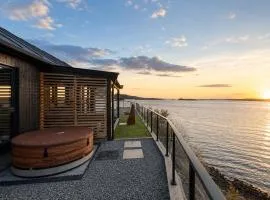 Sunset Island Retreat, Ocean Cabin with Hot Tub