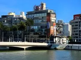 Departamento primera línea frente al casino.