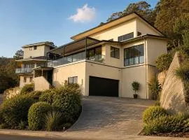 Oceanview Oasis - Close to CBD and Airport