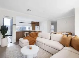 Hillarys Urban Haus 4BR Near Beach and Marina