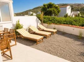 Lady A Apartment Jacuzzi Garden Outdoor Kitchen