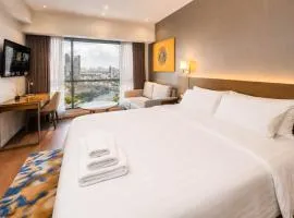 Light Premium Suites, Novotel Acqua Manila near Makati