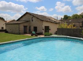 Les Cerisiers Gîtes, casa vacacional en Lezay