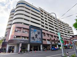 Crystal Hotel, hotel i Puli