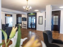 Hotel Phønix Aalborg، فندق في ألبورغ
