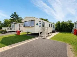 Homely Caravan At Orchards Holiday Park In Essex, Sleeps 8 Ref 15018B