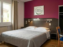 Hôtel Au Val De Saône PARKING GRATUIT, Wi-fi Haut Débit, hotelli kohteessa Sathonay-Camp