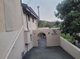 Pine Inn, hotel sa Spilia