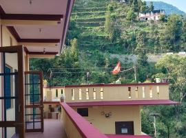 Monal Stays Khirsu, מלון בPauri