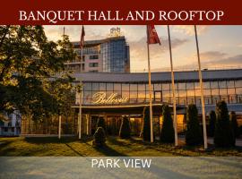 Bellevue Park Hotel Riga with FREE Parking, хотел в Рига