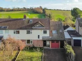 Spacious family retreat - walk to Addenbrookes