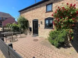 Cute Farm Cottage in quaint, peaceful village