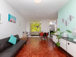 Central Urban Studio with Garden viewSwimming Pool
