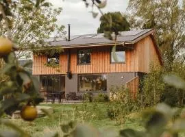 Cynefin Retreats Lodge with Hot Tub
