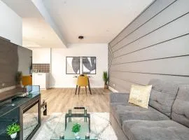 Hotchlair Private Suite with Kitchen, Dining & Cozy Living Area