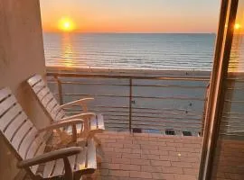 BEL AIR HOLIDAY - Renovated Seafront studio with Stunning Sea Views T166