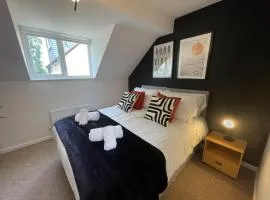 Stylish Central House by Station & River sleeps 4