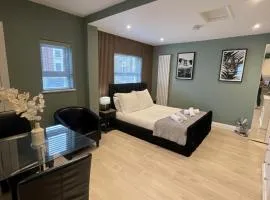 Modern Studio just off Mill Rd nr train station