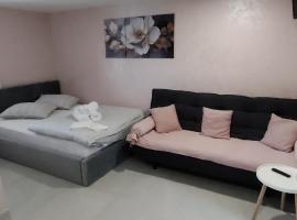Mini wellness studio-near the airport, hotel v Smeldniku