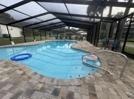 Spacious 4 bedroom with 2 baths with Pool and boat dock
