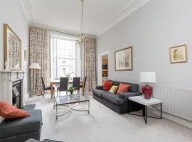 Light and Spacious 2 Bedroom Flat in Heart of Edinburgh