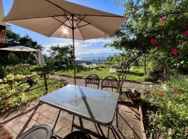 Ina Maka - Appartamento con giardino immerso nel verde, hotel v destinaci Gubbio