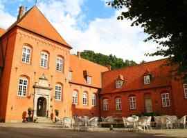 Sophiendal Manor, viešbutis su vietomis automobiliams mieste Låsby