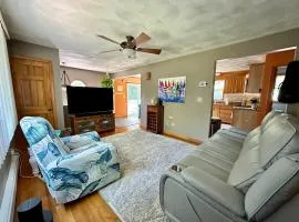 3BDRM-1.5Bath Home- walk to Salem-Beach-shops-pubs