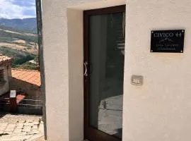Civico 44