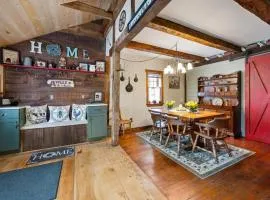 Historic Farmhouse Near Saratoga with Fire Pit