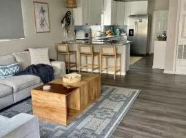 Steps to Downtown, Dinner & Live Music