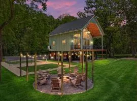 River Run - Riverfront, Pickleball, Hot Tub, Sauna
