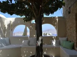 Delightful house with patio & rooftop terrace