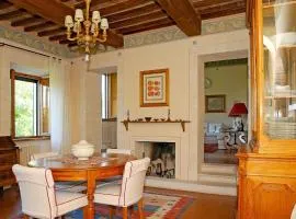La Casa in Collamato Villa for 9 Park in the hill