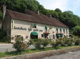 Logis Hostellerie des Monts Jura, hotel v destinaci Pannessières