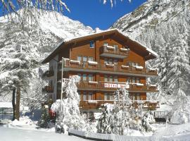 Ski-In/Ski-Out Hotel Sport, hotel di Saas-Almagell
