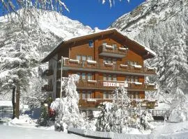Ski-In/Ski-Out Hotel Sport