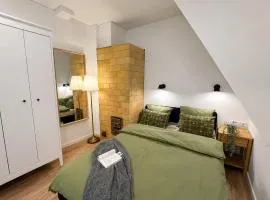 Charming Green House Apartment I cohost