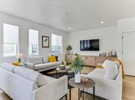 Stylish Pet Friendly Home for Work & Relaxation