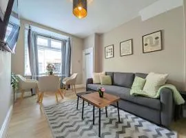 Lovely 2-Bed Near City Centre & Anfield Parking