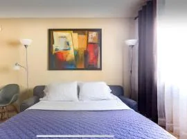Downtown Central Edmonton Entire Unit Condo 12 inches thick Mattress Non Smoking