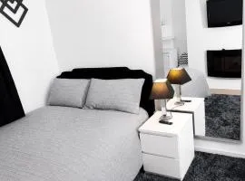 Located in London, next to Forest Hill train station , Studio Apartment nice relaxing chill spot