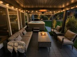 North Van Getaway with 3BR, Hot Tub and Huge Backyard