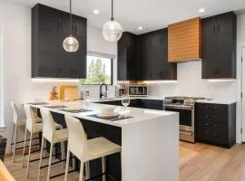 New Mountain Villa 1064 I Great Views I Private Hot Tub I Bunk Room I Discounted Attractions
