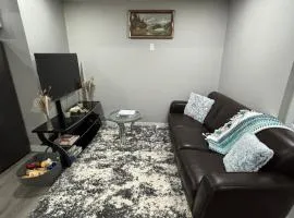 Cozy & Peaceful 2 Bedrooms Basement Suite