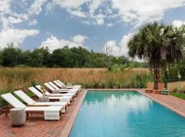 Luxurious Coastal Home Heated Pool